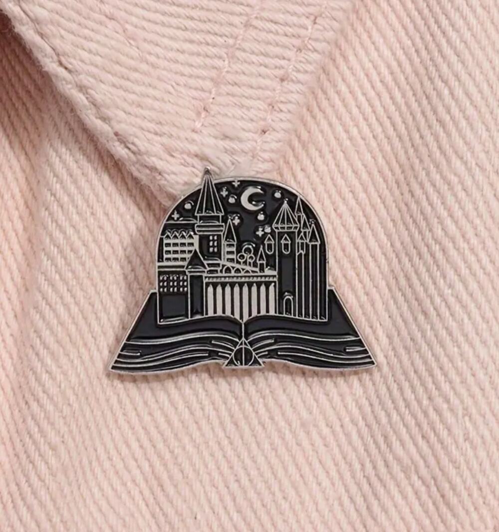 Harry Potter Hogwarts On a Book Enamel Pins 410-1